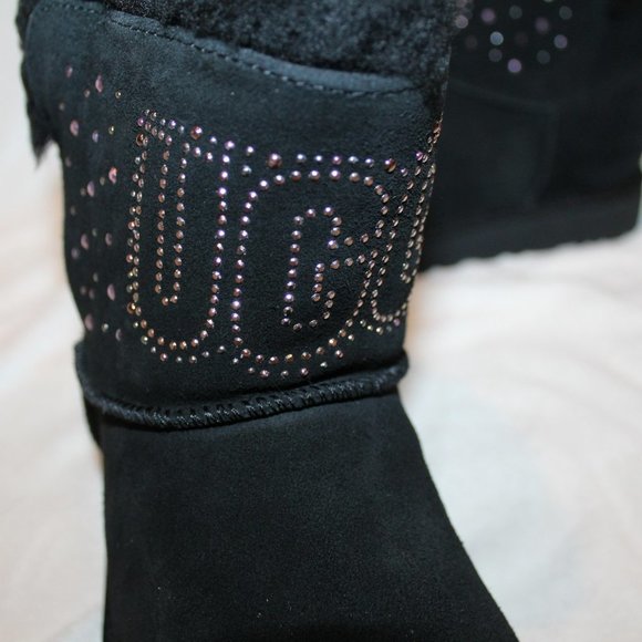 UGG WOMEN'S MINI GEM STUDDED LOGO SUEDE SHEARLING ANKLE BOOTS BLACK - Picture 4 of 8